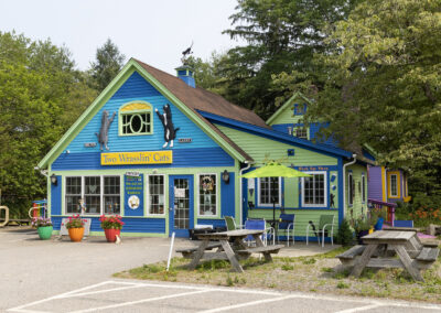 Two Wrasslin’ Cats Coffee House and Cafe