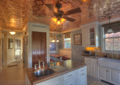 Orangerie kitchen island and nook